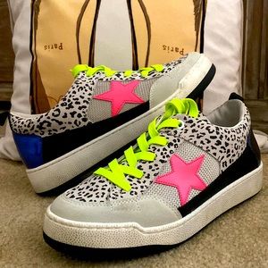 Steve Madden Goody Animal Print sneaker with neon laces  pink ⭐️ metallic blue